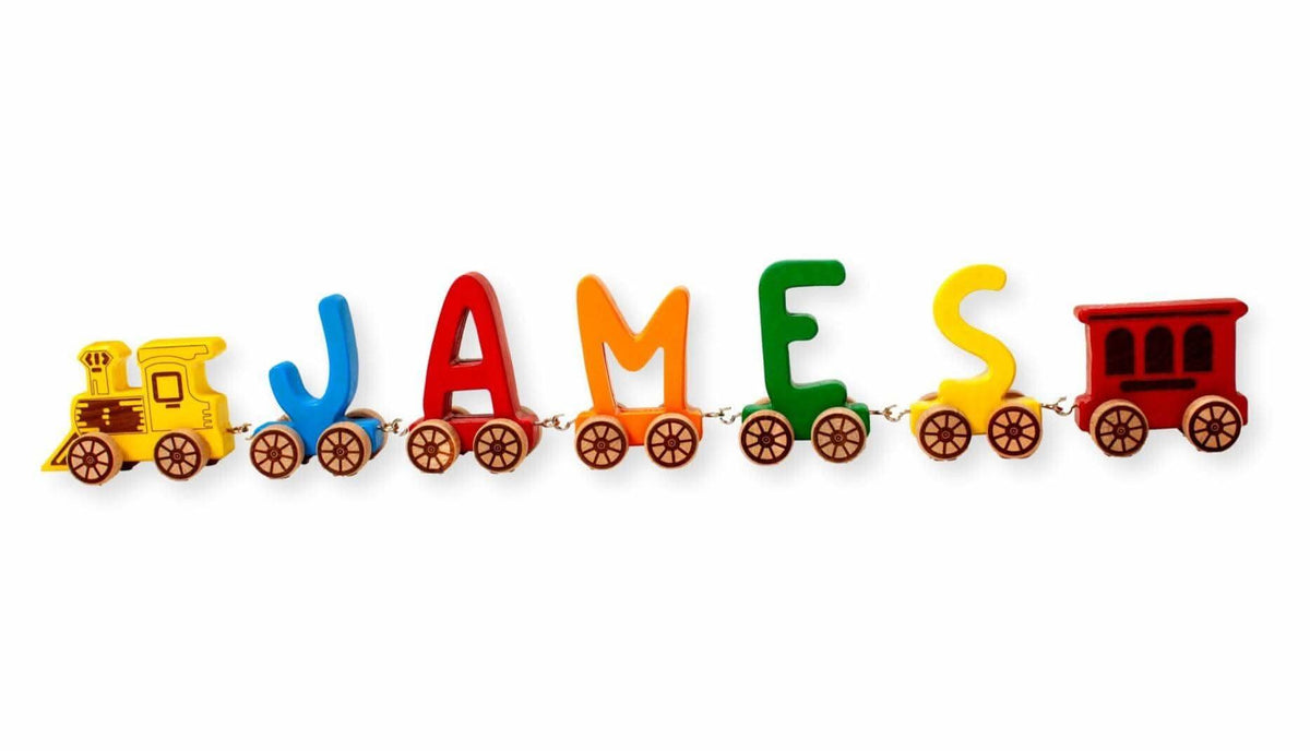 Puzzle in legno del trenino con lettere
